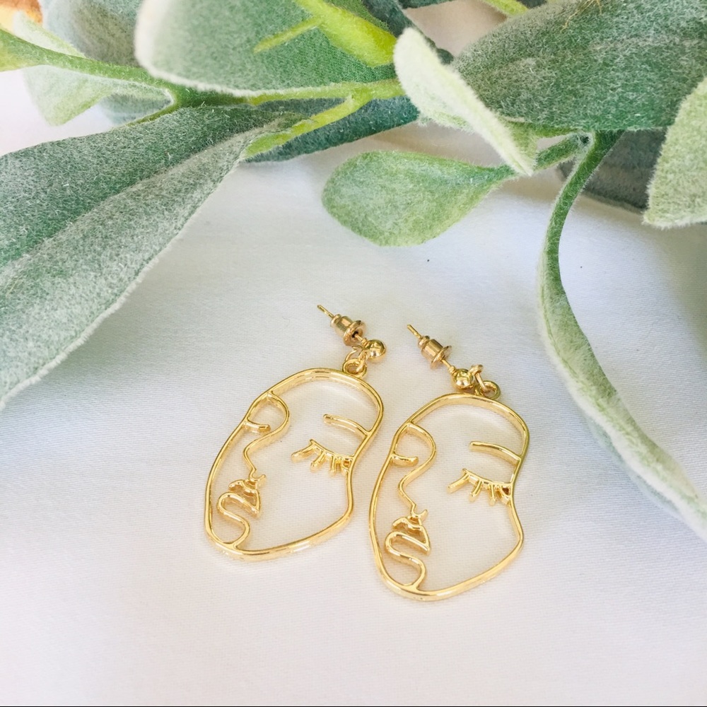 Hollow face drop Earrings.